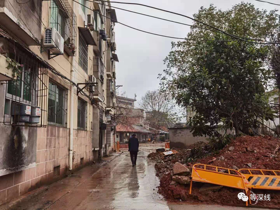  劳荣枝的家位于九江石油系统家属院，安置楼建于20多年前，整个社区已经有些破旧 &nbsp;《等深线》记者&nbsp;&nbsp;苑苏文&nbsp;摄