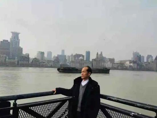 谢兴昌在上海参加东方卫视电视剧展播活动。受访者供图