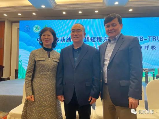 左起：成诗明、张定宇、张文宏
