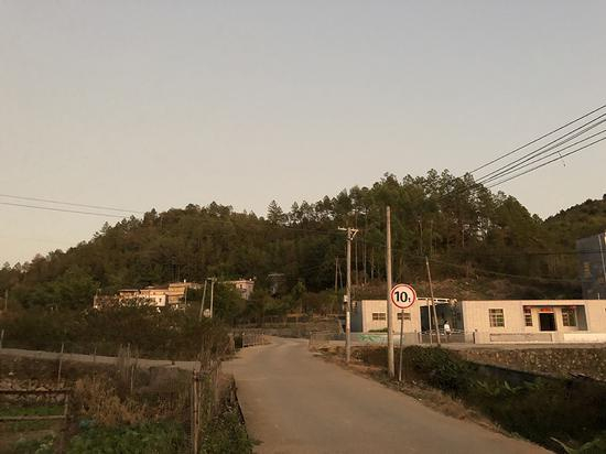 传说“梅姨”男友居住的黄砂村。 澎湃新闻记者 钟笑玫 摄
