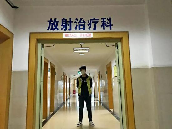 　　当前，由于医生的供给不足、医疗资源的分布极不均匀，能够得到均等而优质的治疗，遇到高水平的医生，这本身就是不容易的事。图/人民视觉