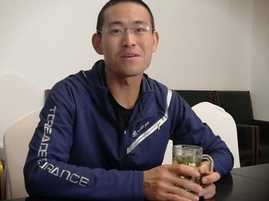 梁晶在今年江南百英里破纪录夺冠前夕的留影，资料照片。林海摄