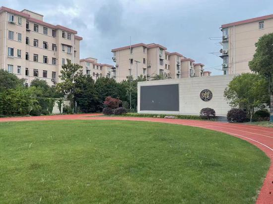  盛子懿拍摄的初中校园操场