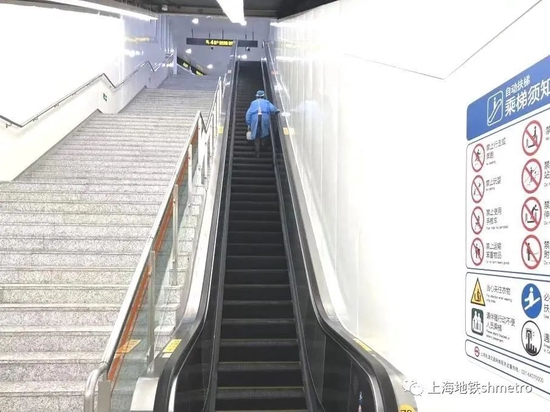  公共区域进行消毒工作