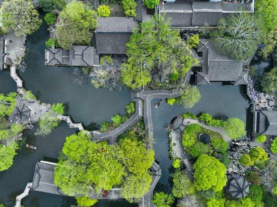  2023年4月5日拍摄的苏州拙政园一景（无人机照片）。新华社记者 李博 摄