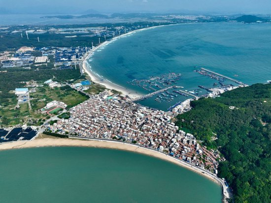 这是福建省漳州市东山县澳角村（2024年10月16日摄，无人机照片）。新华社记者 姜克红 摄