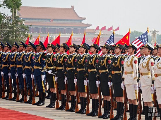  △5月14日上午，欢迎仪式上的中国人民解放军仪仗队。（总台央视记者许永松拍摄）