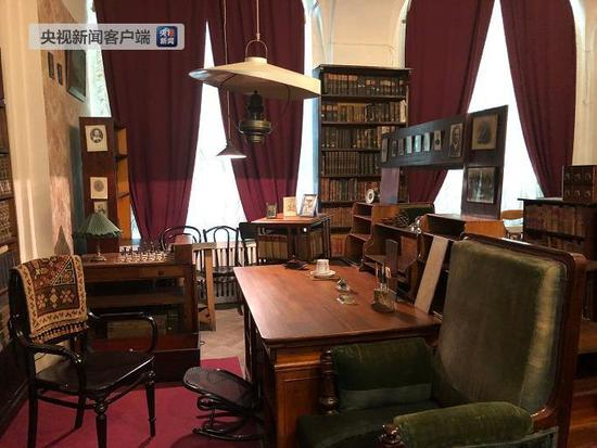 △门捷列夫曾在圣彼得堡国立大学任教，这是他的工作室。（央视记者马亚阳拍摄）