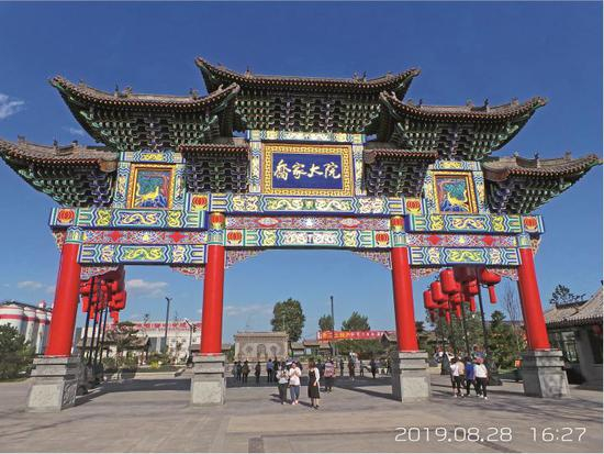 乔家大院牌楼。摄影/本刊记者 周群峰