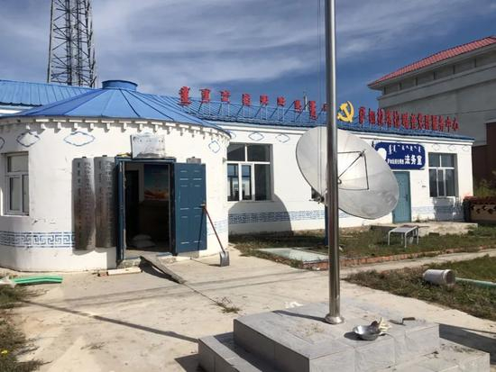  萨如拉塔拉嘎查委员会。新京报记者&nbsp;王翀鹏程&nbsp;摄