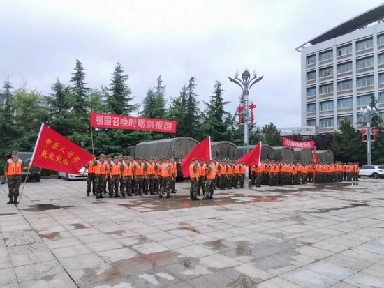 驻豫火箭军奔赴救灾一线（来源：驻豫火箭军宣传部）