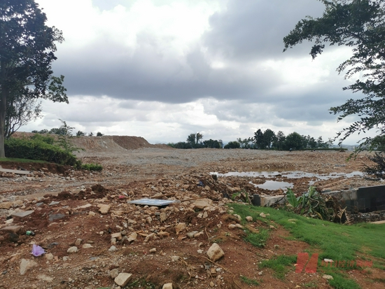 1.99亿楼王只剩一地建筑垃圾 每经记者 陈利 摄