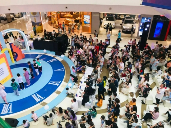 　　熊猫少儿艺术团（原天府少年团）参与“C位挑战赛”的现场照。来源：熊猫少儿艺术团Panda boys微博