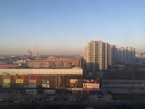 ▲河北任丘。李辉一家住在这里的石油矿区。新京报记者 李冰洁 摄