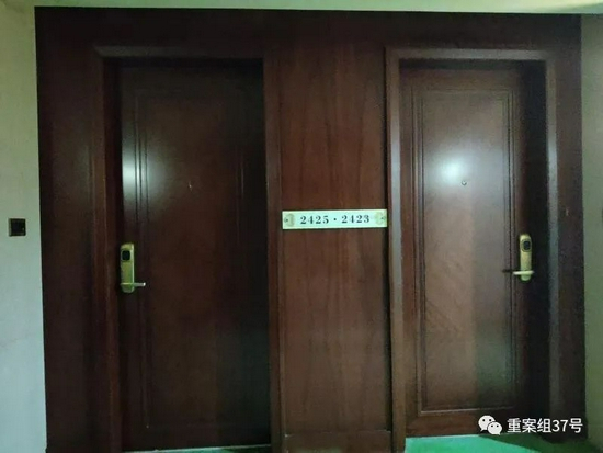 2021年11月25日，林隐酒店B栋4层2423房此前曾是石峰的长包房。&nbsp;新京报记者 吴小飞 摄