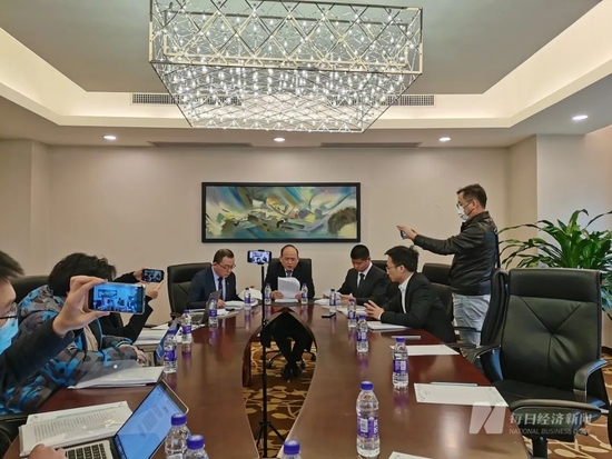 1月6日，兰世立在武汉召开新闻发布会。图片来源：每经记者 陈晴 摄