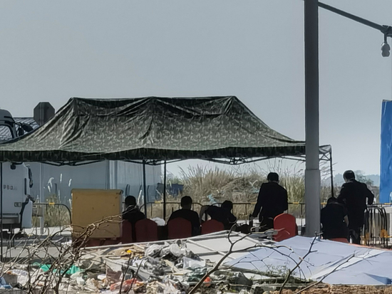  通往39栋楼路上的一处设卡点。