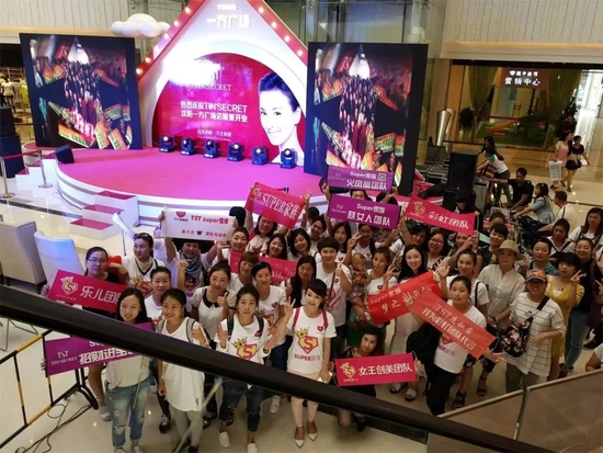 　　TST的代理获得授权后，可以在线下开店，开店时林瑞阳会过去，许多家族的代理们也赶过去见“大哥”林瑞阳