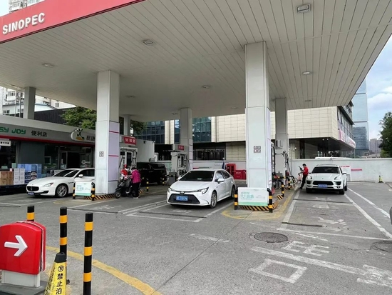 6月14日北京某加油站&nbsp;《财经》记者 郭怀毅/摄