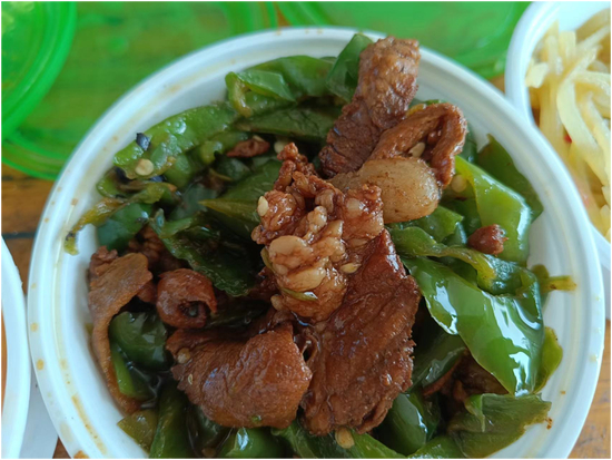 ↑青椒炒肉照片 受访者供图