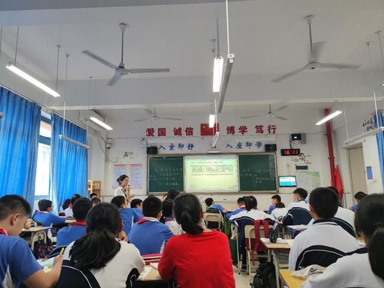  赵呦呦正在上课。图/受访者提供