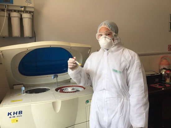 “95后”社区医生甘如意在工作中（资料照片）。新华社发