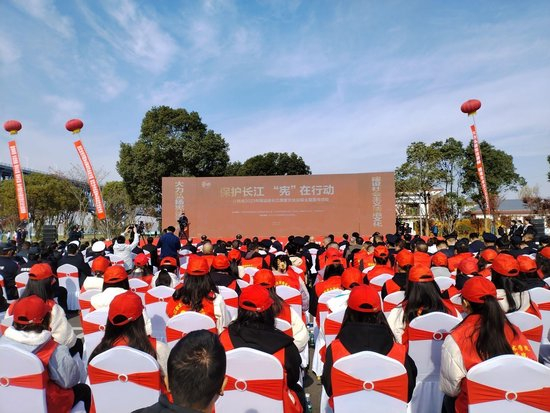 △2023年12月2日，“保护长江 ‘宪’在行动”江西省2023年宪法进长江国家文化公园主题宣传活动现场。