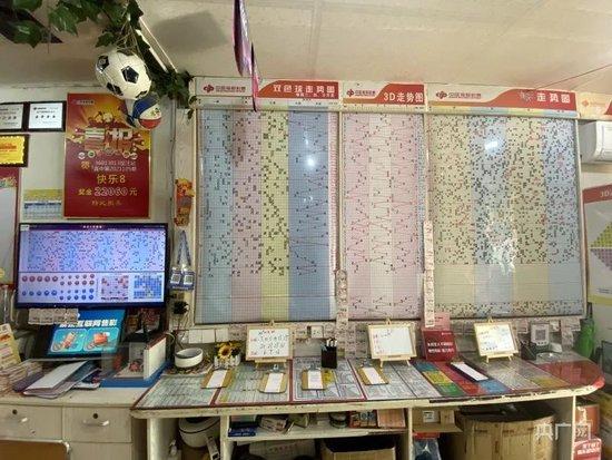 彩票店内鲜见顾主 央广网记者 胡斐 摄