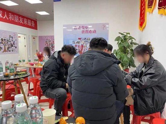 ▲ 2024年2月,皖北某县相亲沙龙。(南边周末记者 陈佳慧 / 摄)