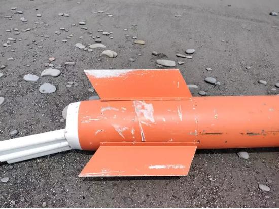 4月11日，台东县达仁乡南田海边有民众发现疑似导弹残骸。图自台湾《联合报》