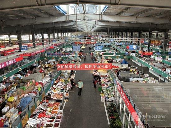 连云港海鲜蔬菜直销市场内景 图片来源：每经记者 舒冬妮 摄