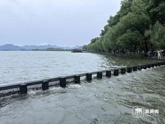  西湖闸口排水。图片来源：记者 章然 摄 潮新闻