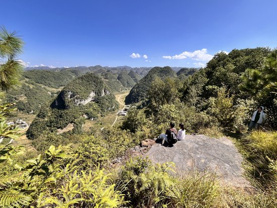 龙海芬的家乡，山川绵延