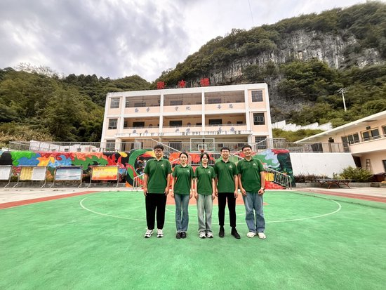  新一批志愿者已经在为民小学开始支教