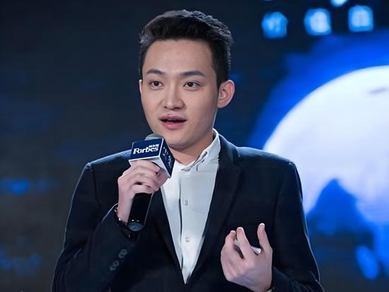 跑到美国后，他狂砸1.4亿当上“特朗普榜一大哥”