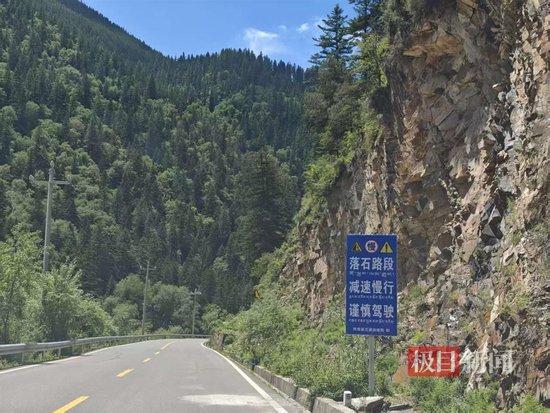 沿途的提示牌