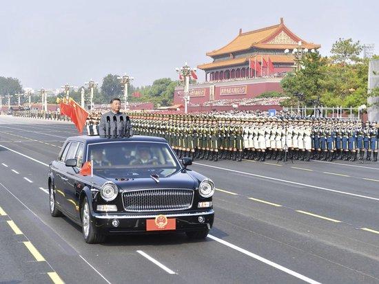 9月3日,纪念中国人民抗日战争暨世界反法西斯战争胜利80周年大会在北京天安门广场隆重举行。这是中共中央总书记、国家主席、中央军委主席习近平检阅受阅部队。新华社记者 李刚 摄