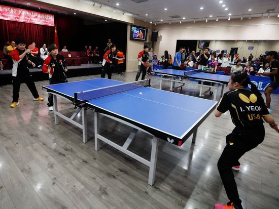 这是7月13日在美国内华达州拉斯维加斯拍摄的纪念中美“乒乓外交”54周年暨中美乒乓球友好交流活动现场。新华社发（邱晨摄）
