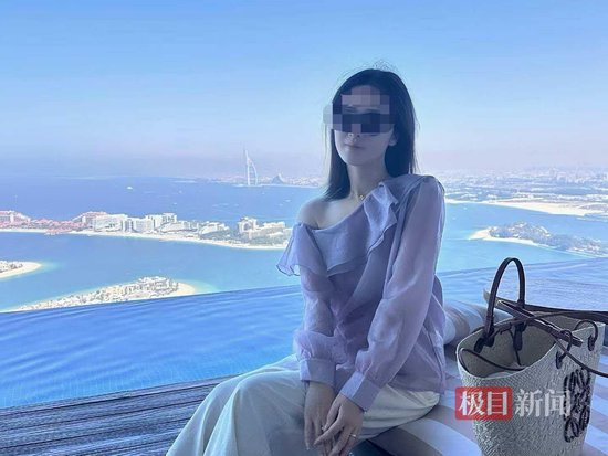 郑女士此前在中东度蜜月照片（当事人供图）