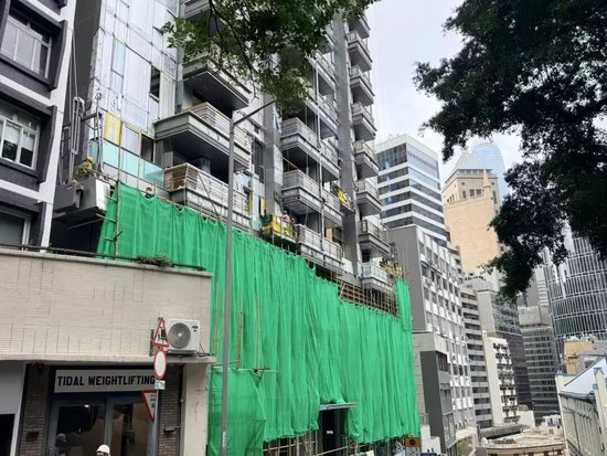 香港街头正在建设中的新盘 &nbsp;图片来源：界面新闻 王妤涵 摄