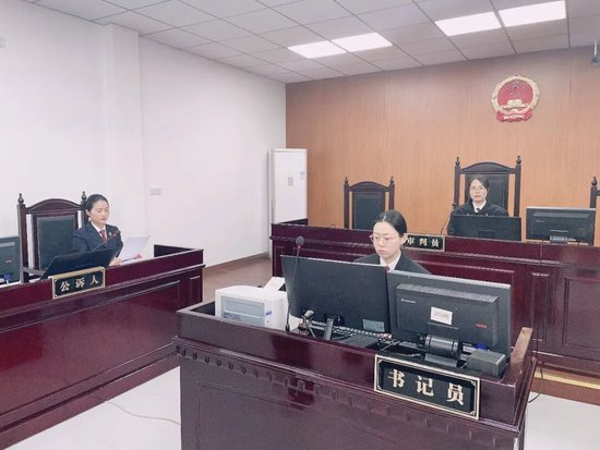 2026年3月，一起通过网络销售复方曲马多的贩卖、运输毒品案开庭审理，江苏省江阴市检察院派员出庭支持公诉。