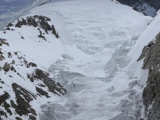 ▲布洛阿特峰山难发生的雪崩区