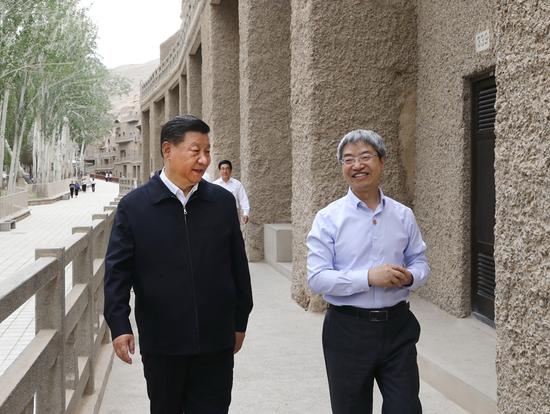 2019年8月19日,习近平总书记来到全国重点文物保护单位敦煌莫高窟,实地考察文物保护和研究、弘扬优秀历史文化等情况。新华社记者 鞠鹏 摄