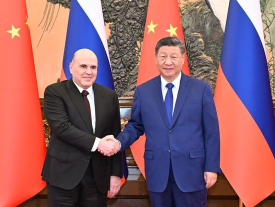 11月4日上午，国家主席习近平在北京人民大会堂会见俄罗斯总理米舒斯京。新华社记者 李响 摄