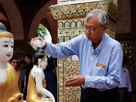 2016年7月7日考察曼德勒山▲