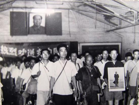 1968年7月支援三线建设誓师大会。受访者供图