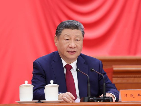 10月22日，纪念中国工农红军长征胜利90周年大会在北京人民大会堂隆重举行。中共中央总书记、国家主席、中央军委主席习近平发表重要讲话。新华社记者 姚大伟 摄