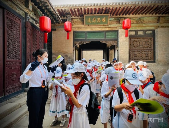  刚刚过去的暑假，乔家大院迎来了大批学生游学（央广网发 乔家大院供图）