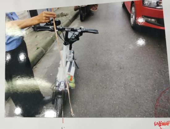  ↑陈某驾驶的电动滑板车