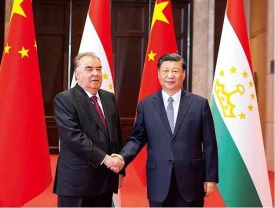 2023年5月，国家主席习近平在西安同来华出席中国—中亚峰会并进行国事访问的塔吉克斯坦总统拉赫蒙会谈。新华社记者 丁海涛 摄